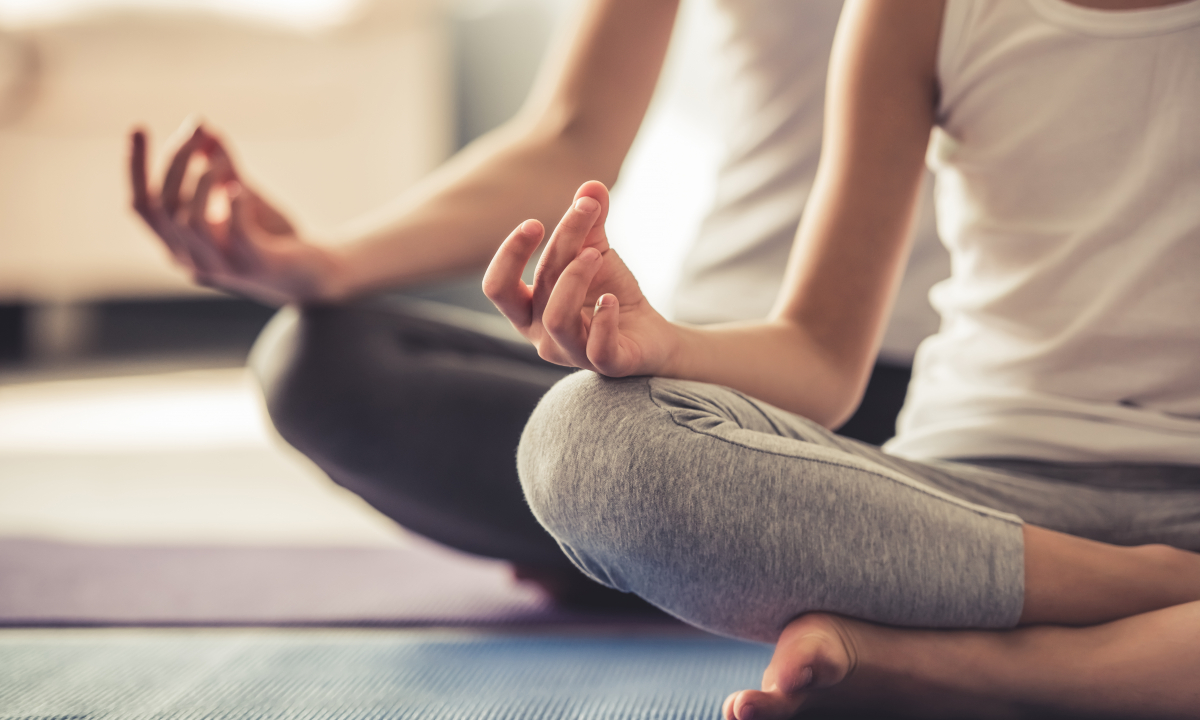 2 yogis en posture méditation